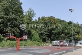 Tuškanac zemljište 950m2 sa kućom 350m2, Zagreb, بيت