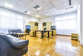 Svetice, poslovni prostor u prizemlju poslovne zgrade 145 m2, Zagreb, Gewerbeimmobilie