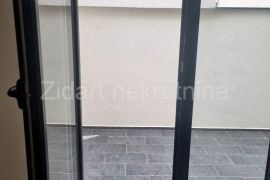Prespanska, lux stan 72m2+ 30 m2 terase, Zvezdara, شقة