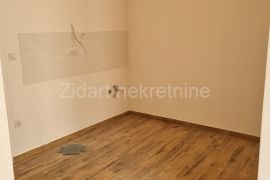 Prespanska, lux stan 72m2+ 30 m2 terase, Zvezdara, شقة