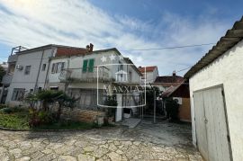 Zadar - kuća 188m2 za obnovu odlična lokacija! 590000€, Zadar, House