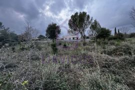 Građevinsko zemljište u Medulinu blizu lokve, Šaraje, 563 m2, Medulin, Γη