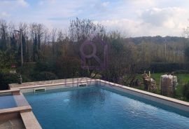 Kuća s bazenom i prekrasnim pogledom na zelenilo, Materada, 289 m2, Umag, Famiglia