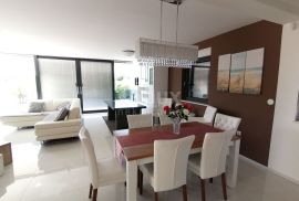 ISTRA, PULA - Luksuzni stan od 200 m2 prvi red do mora!, Pula, Flat