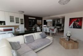 ISTRA, PULA - Luksuzni stan od 200 m2 prvi red do mora!, Pula, Flat