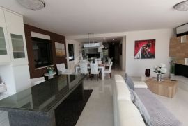 ISTRA, PULA - Luksuzni stan od 200 m2 prvi red do mora!, Pula, Appartamento