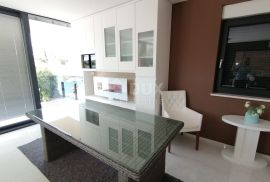 ISTRA, PULA - Luksuzni stan od 200 m2 prvi red do mora!, Pula, Appartment