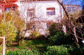 Vila na tri etaže sa voćnjakom od 580 m2 na Bukovcu!, Maksimir, Famiglia