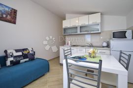 TRIBUNJ APARTMANSKA VILA NA SAMOJ PLAŽI, Tribunj, Famiglia