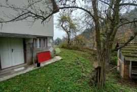 Gorski Kotar,okolica Vrbovskog, kuća uz rijeku Dobru i 6000 m2 zemljišta, Vrbovsko, Casa