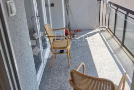 Adaptiran i komforan stan za više studenata, Rijeka, Apartamento