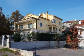 Kuća na sjajnoj lokaciji, Rijeka, Дом