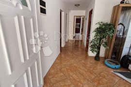 Obiteljska samostojeća kuća PR+1  sa dva trosobna stana, Rijeka, Casa