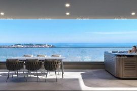 Stan Luksuzni dvokatni stan s bazenom u vrtu i pogledom na more, Poreč, Appartamento
