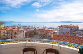 Belveder, ugodan obiteljski stan s pogledom na grad i more, Rijeka, Wohnung
