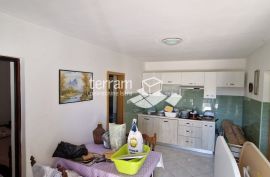 Istra, Medulin, Banjole kuća sa četri stana, okućnica 309m2, #prodaja, Medulin, Σπίτι