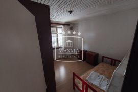VAROŠ, ZADAR- povijesna kuća u nizu u staroj jezgri grada 400000€, Zadar, Дом