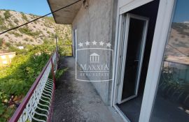 Tribanj - kuća katnica 30m od mora, otvoren pogled! 150000€, Starigrad, Famiglia