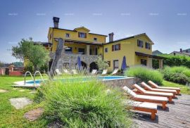 Vila Prodaje se prekrasna vila sa bazenom u blizini Pazina, Pazin, Kuća