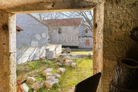 Stara kamena kuća  blizu Nacionalnog parka Krka, Šibenik - Okolica, Дом