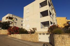 PRILIKA!! Apartman 20m od mora sa garažom, Zadar - Okolica, شقة