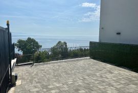 OPATIJA, CENTAR – luksuzna etaža od 300m2 u novogradnji s garažom, panoramski pogled na more, Opatija, Stan
