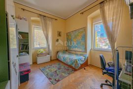 RIJEKA, PEĆINE - NOVO - gospodski stan 105m2 prvi red do mora, Rijeka, Apartamento