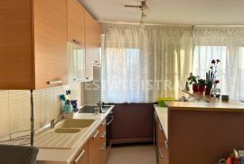Prodaje se trosobni stan u mirnom dijelu Pule, Pula, Διαμέρισμα