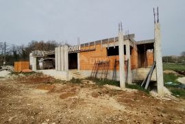 ISTRA, ROVINJ, okolica- Kuća u izgradnji!, Kanfanar, Kuća