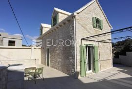 Brač, Pučišća, prekrasna dalmatinska kuća s pogledom i velikom terasom, Pučišća, Famiglia
