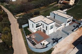 Kuća Prodaja novoizgrađene, moderne katnice sa bazenom u neposrednoj blizini mora, Pomer!, Medulin, Σπίτι