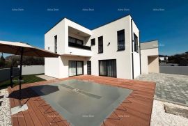 Kuća Prodaja novoizgrađene, moderne katnice sa bazenom u neposrednoj blizini mora, Pomer!, Medulin, Ev