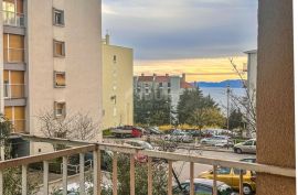 RIJEKA, KRNJEVO- Trosoban stan s balkonom na dobroj lokaciji, Rijeka, شقة