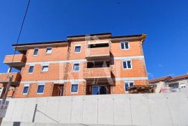 Prodaja stana u novogradnji na Marinićima 3S+DB  87 M2 s terasom i okućnicom, Viškovo, Appartamento
