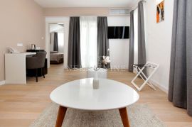 HOTEL, PRODAJA, KORČULA, 613 m2, 8-soban + 6 VPM, Vela Luka, Commercial property