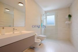 Opatija-Ičići luksuzni stan, prizemlje 2S+DB, 128.07 m2, Opatija - Okolica, Διαμέρισμα