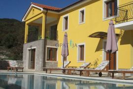 Mošćenička Draga, okolica, imanje od 10.000 m2, kuća s bazenom i mini golf igralištem, Mošćenička Draga, House