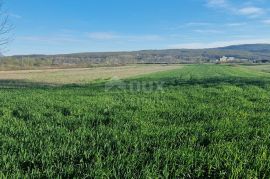 ISTRA, KRŠAN - Poljoprivredno zemljište s vlastitim izvorom pitke vode, Kršan, Terreno