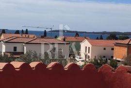 Fažana,kuća sa dva stana,pogled na more,600m plaža za kupanje, Fažana, بيت