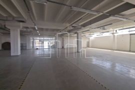 1300m2 izložbeno prodajnog prostora novogradnja sa parkingom iznajmljivanje Istočno Sarajevo Lukavica, Istočno Novo Sarajevo, Poslovni prostor