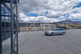 1300m2 izložbeno prodajnog prostora novogradnja sa parkingom iznajmljivanje Istočno Sarajevo Lukavica, Istočno Novo Sarajevo, Gewerbeimmobilie