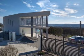 Villa atraktivnog dizajna s pogledom na more, Labin, Haus