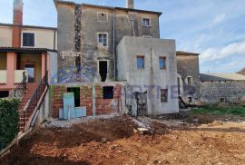 Novigrad, prodaja - stara kamena kuća za adaptaciju, Novigrad, Famiglia