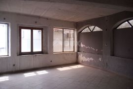 RIJEKA, KRNJEVO - Etaža kuće od 184 m2 za kompletnu renovaciju, Rijeka, Daire
