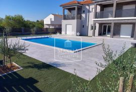 Zadar, Murvica - moderna vila 286m2 s bazenom! 814000€, Zadar - Okolica, Famiglia