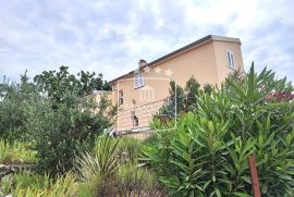 Maslenica - kvalitetna kuća katnica; otvoren pogled na more! 279000€, Jasenice, Famiglia