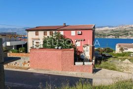 Zadar, Pag, kuća s pet apartmana i pogledom na more, 867,39 eur/m2, Pag, Kuća