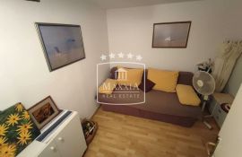 Karin Donji - kuća s 3 apartmana, otvoreni pogled na more! 266000€, Benkovac, Famiglia