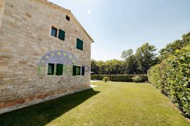 EKSKLUZIVA AGENCIJE - Stilski uređena kamena vila s bazenom na mirnoj lokaciji, Višnjan, Istra, Višnjan, House