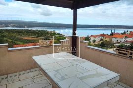 Kruševo - kvalitetna kuća sa velikim dvorištem, otvoren pogled na more! 470000€, Obrovac, Casa
